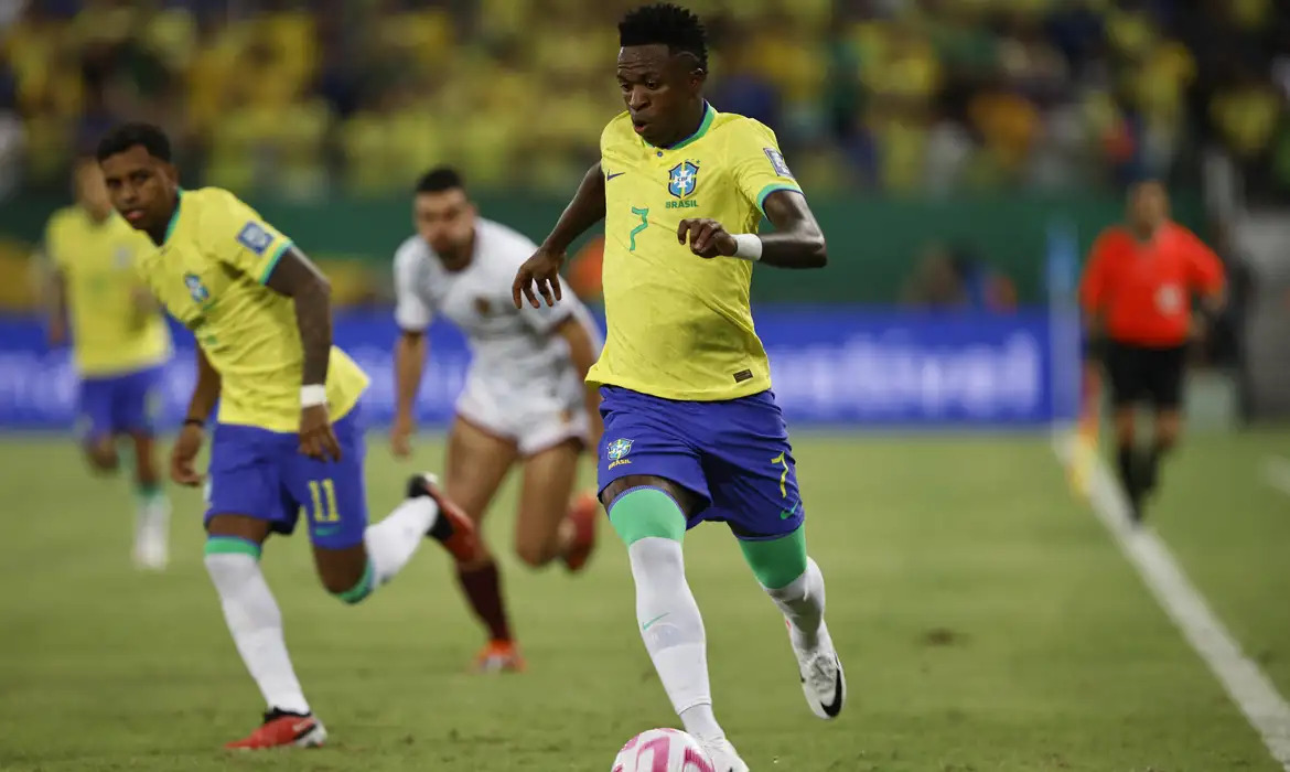 Brasil não poderá contar neste jogo com uma de suas referências técnicas, o atacante Vinicius Júnior, suspenso por acúmulo de cartões amarelos.