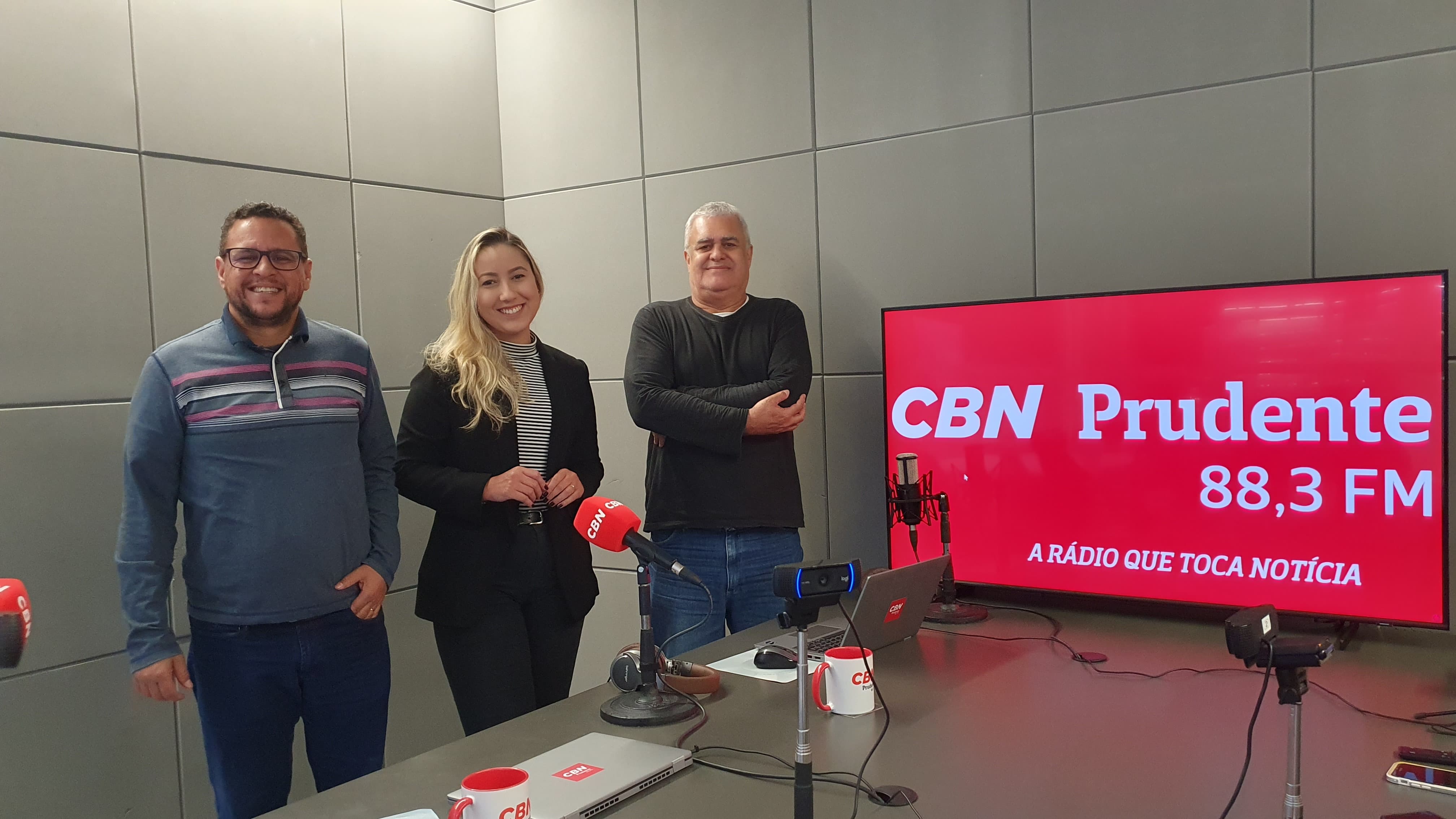 Os jornalistas Gelson Netto, Nathalia Salvato e Marcos Fiorentino fazem parte da equipe do Portal CBN Prudente