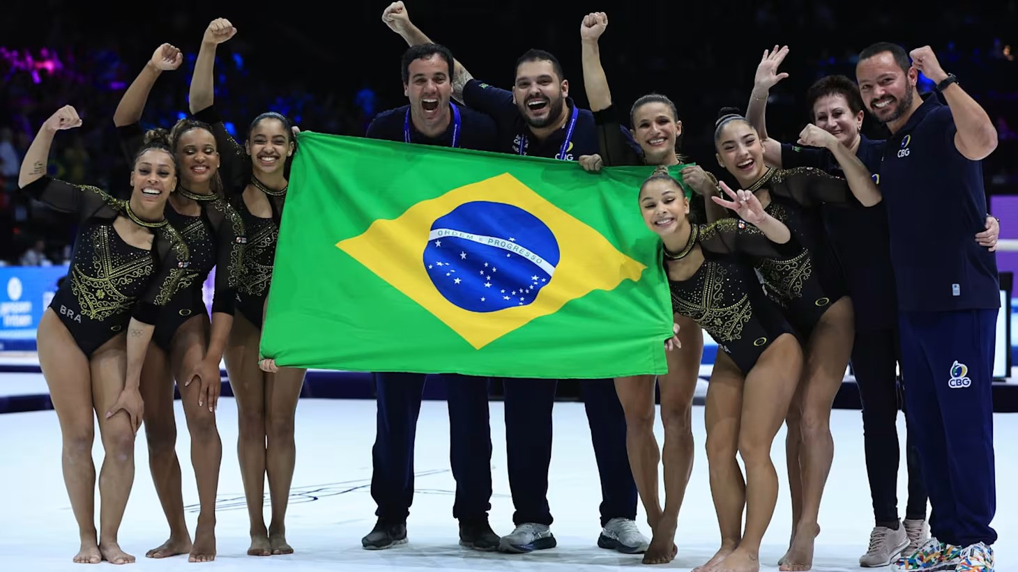 Rebeca Andrade, Jade Barbosa, Lorrane Oliveira, Flávia Saraiva e Júlia Soares comemoram bronze por equipes nos Jogos Olímpicos de Paris 2024 |